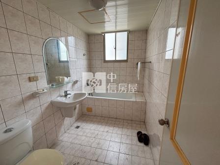 屏東房屋-東山河樓中樓雙車109坪美樓房屋室內格局與周邊環境