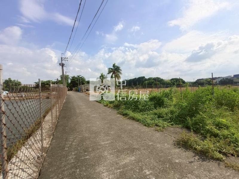 高雄阿蓮高鐵便道旁農地房屋室內格局與周邊環境