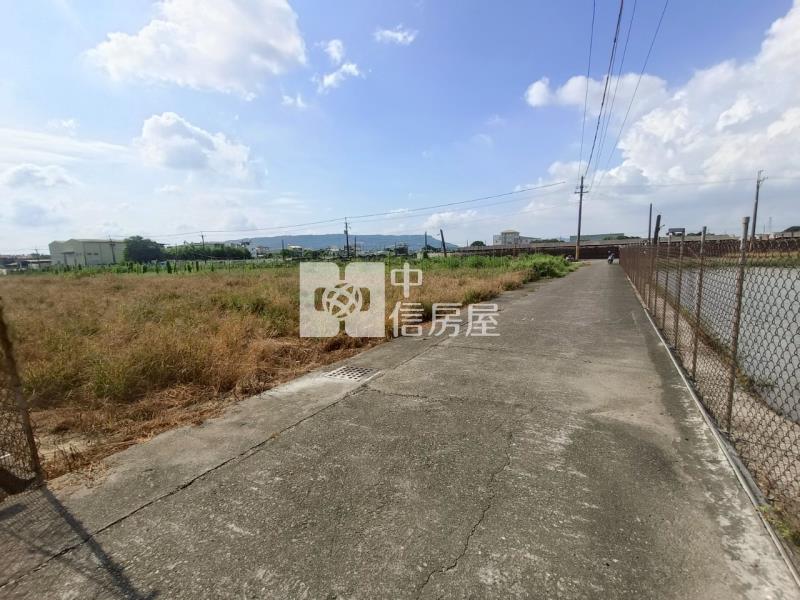 高雄阿蓮高鐵便道旁農地房屋室內格局與周邊環境
