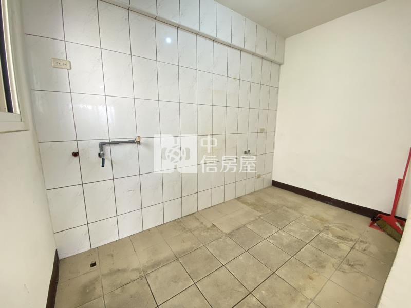 忠明南路低總價邊間5樓公寓房屋室內格局與周邊環境