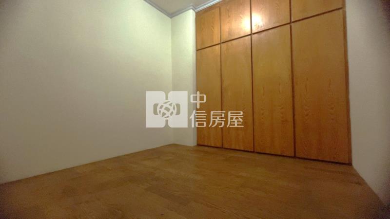 國圖館低總價四房附車位房屋室內格局與周邊環境