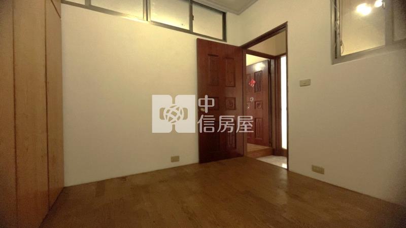 國圖館低總價四房附車位房屋室內格局與周邊環境