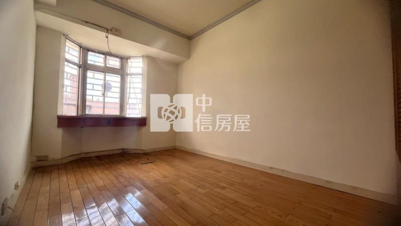 國圖館低總價四房附車位房屋室內格局與周邊環境