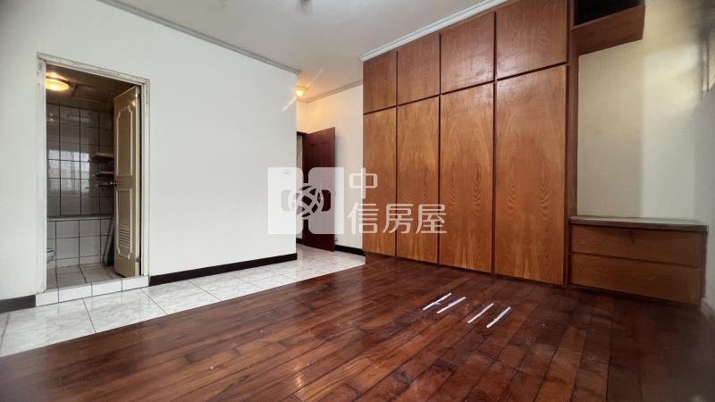 國圖館低總價四房附車位房屋室內格局與周邊環境