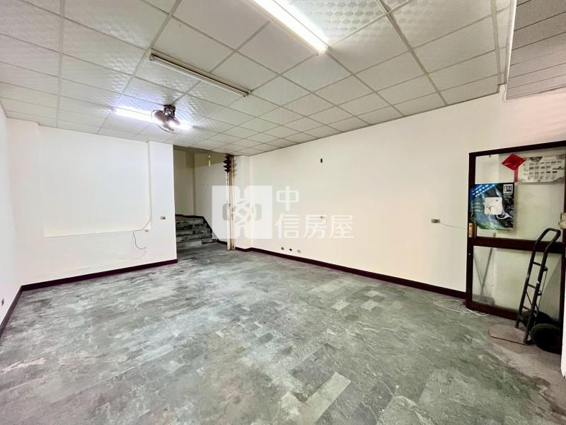 宜欣國小旁臨路大坪數店面房屋室內格局與周邊環境