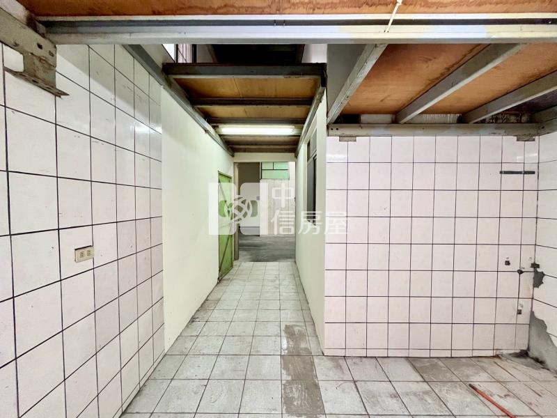宜欣國小旁臨路大坪數店面房屋室內格局與周邊環境