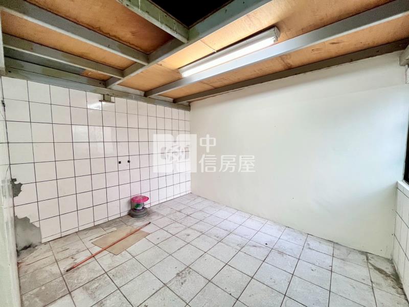 宜欣國小旁臨路大坪數店面房屋室內格局與周邊環境