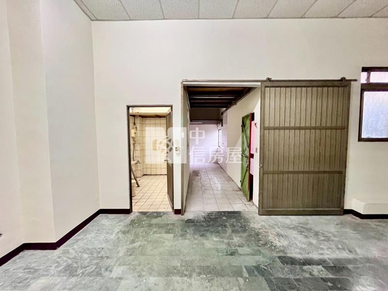 宜欣國小旁臨路大坪數店面房屋室內格局與周邊環境
