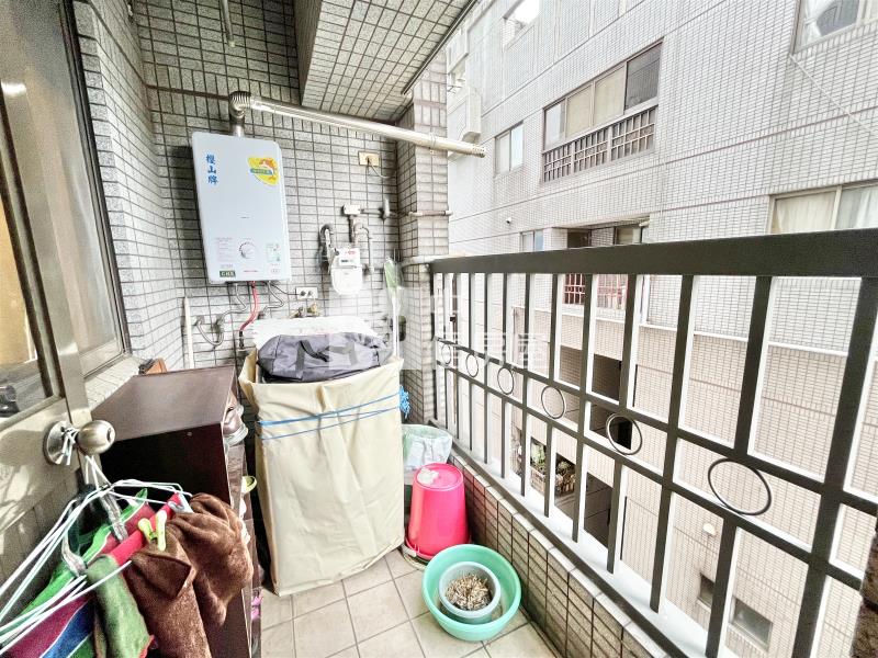 大地交響樓中樓露臺戶-5房雙平車位房屋室內格局與周邊環境