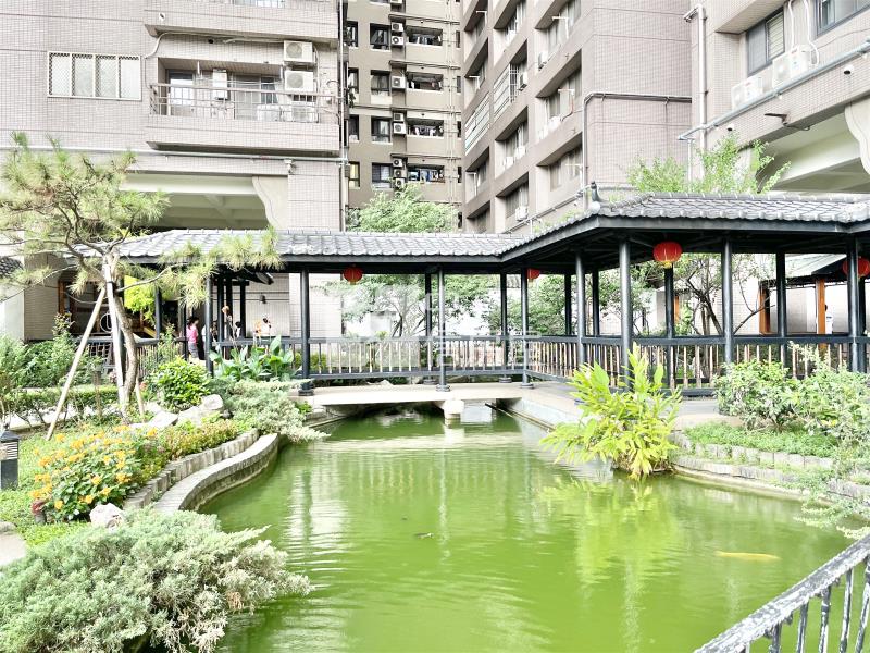 大地交響樓中樓露臺戶-5房雙平車位房屋室內格局與周邊環境