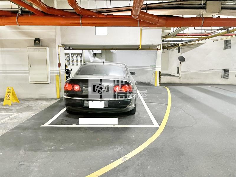 大地交響樓中樓露臺戶-5房雙平車位房屋室內格局與周邊環境