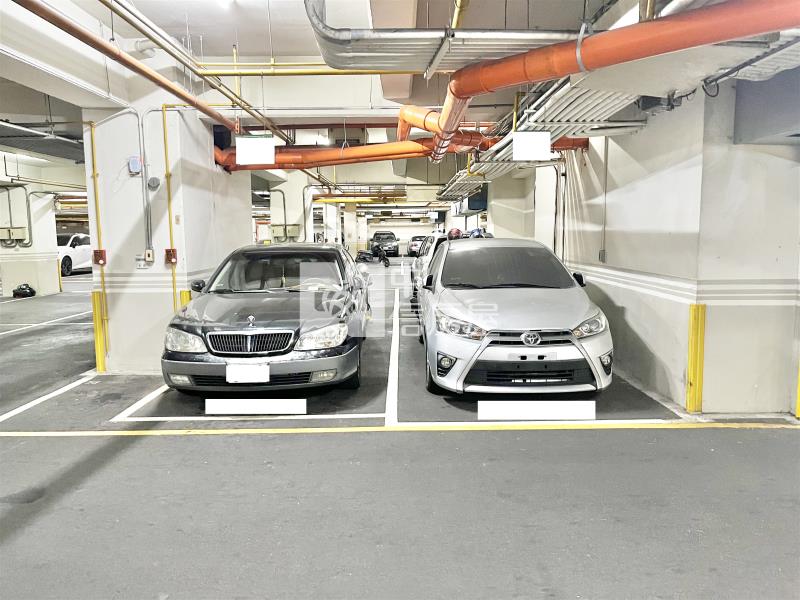 大地交響樓中樓露臺戶-5房雙平車位房屋室內格局與周邊環境