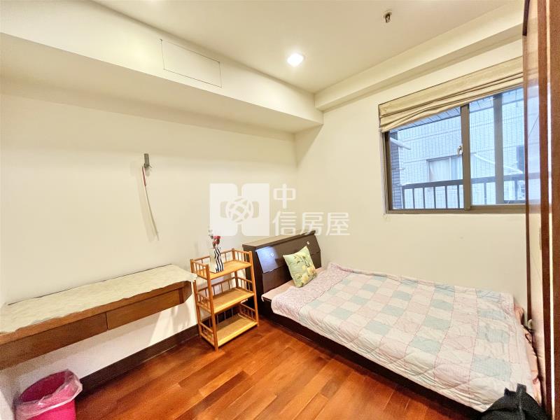 大地交響樓中樓露臺戶-5房雙平車位房屋室內格局與周邊環境