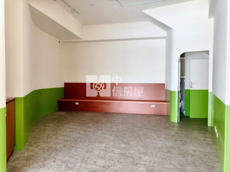 斗六家樂福三角窗金店面房屋室內格局與周邊環境