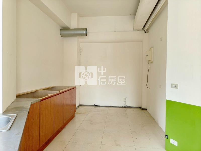 斗六家樂福三角窗金店面房屋室內格局與周邊環境