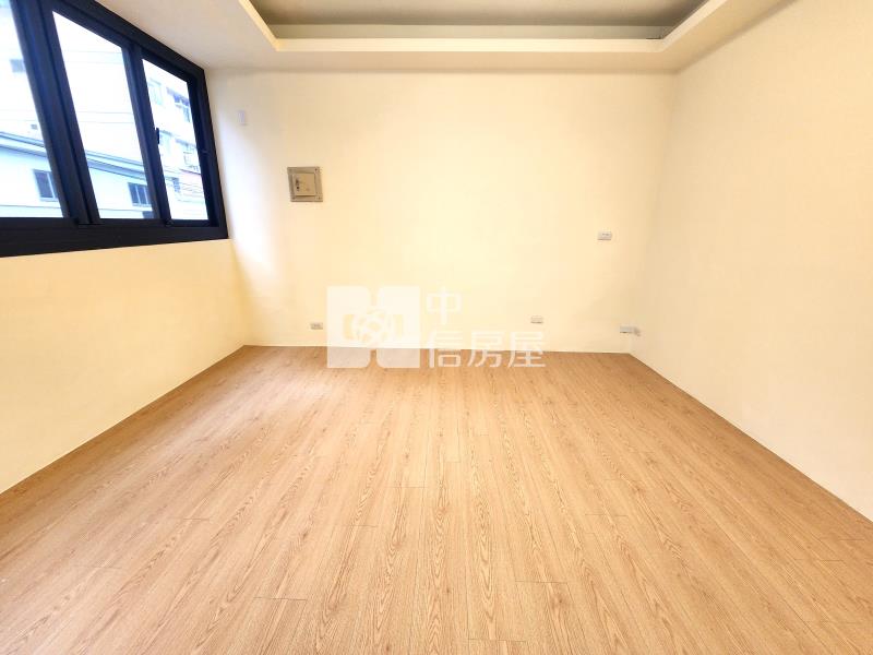 十期軍功商圈透天店面房屋室內格局與周邊環境