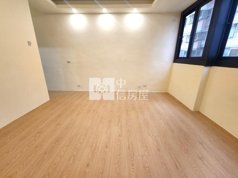 十期軍功商圈透天店面房屋室內格局與周邊環境