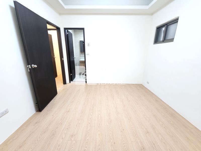 十期軍功商圈透天店面房屋室內格局與周邊環境