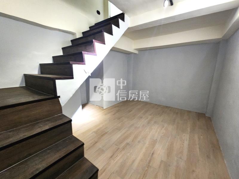 十期軍功商圈透天店面房屋室內格局與周邊環境