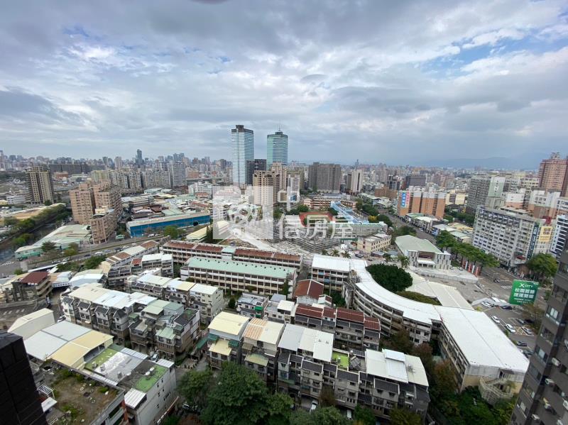 專任~中山醫震後大三房高樓層無敵視野戶房屋室內格局與周邊環境