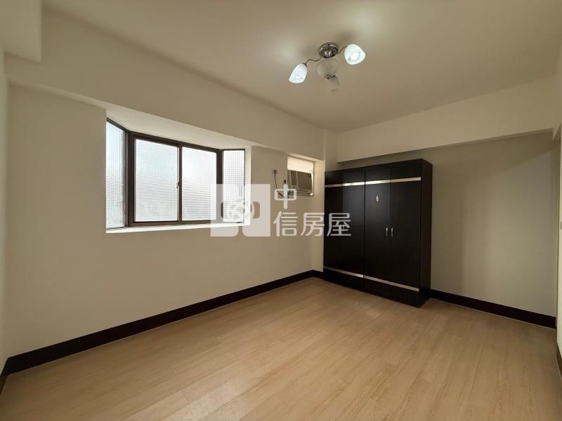 【神馬】龍岡錢櫃大樓電梯三房房屋室內格局與周邊環境
