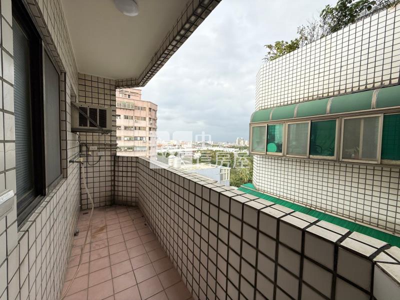 【神馬】龍岡錢櫃大樓電梯三房房屋室內格局與周邊環境