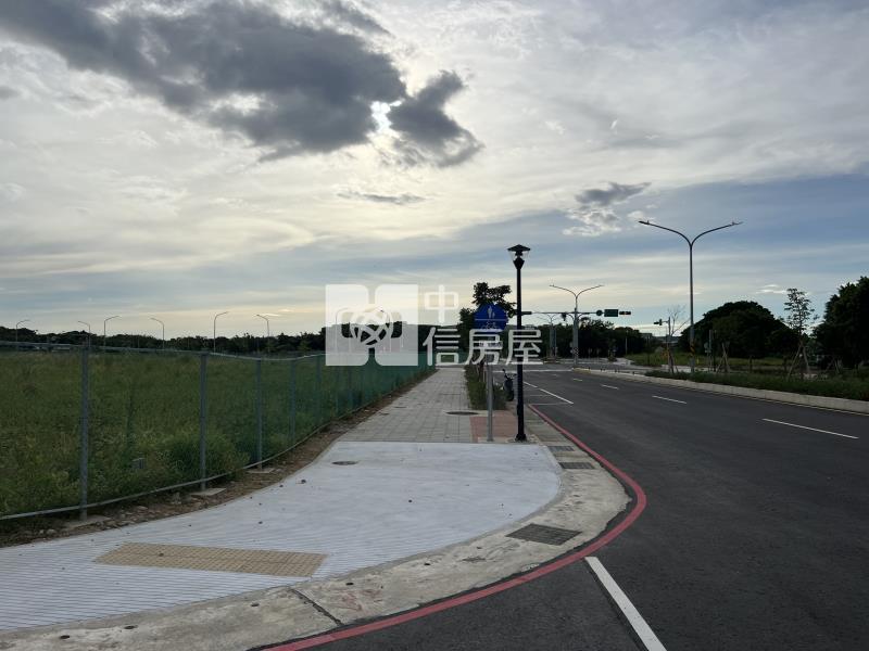 菓林重劃區雙面臨路建地房屋室內格局與周邊環境