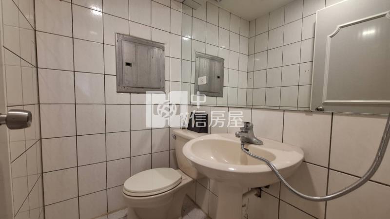 南區工學長億陽光三房車位房屋室內格局與周邊環境