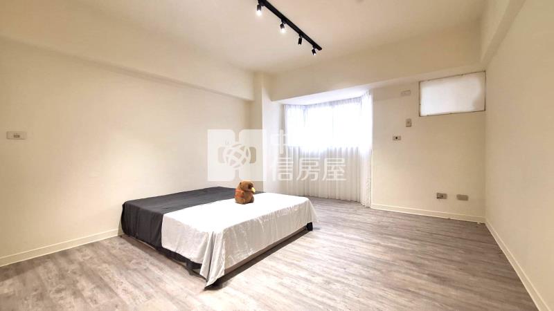 南區工學長億陽光三房車位房屋室內格局與周邊環境