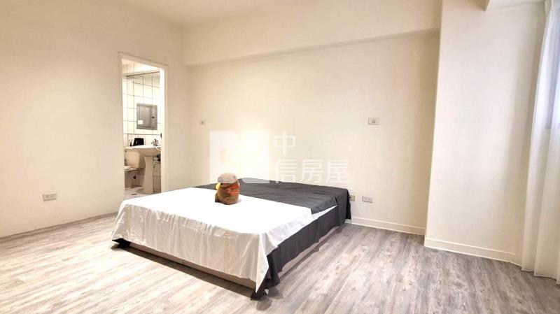 南區工學長億陽光三房車位房屋室內格局與周邊環境