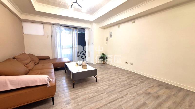 南區工學長億陽光三房車位房屋室內格局與周邊環境