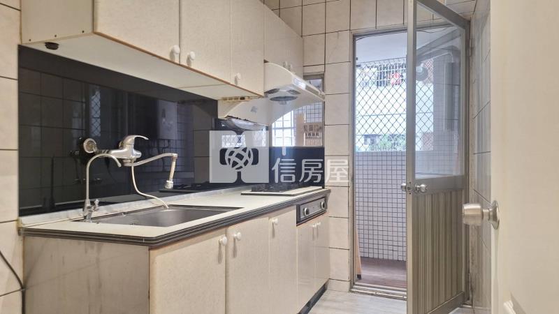 南區工學長億陽光三房車位房屋室內格局與周邊環境