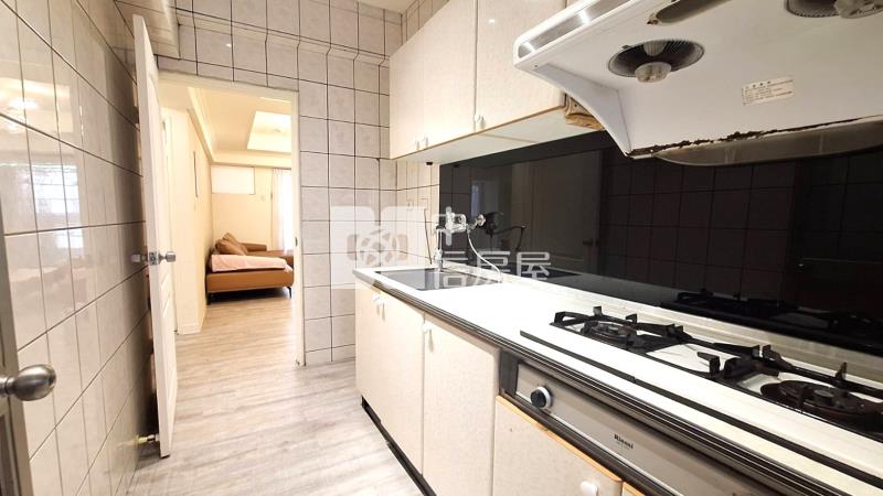 南區工學長億陽光三房車位房屋室內格局與周邊環境