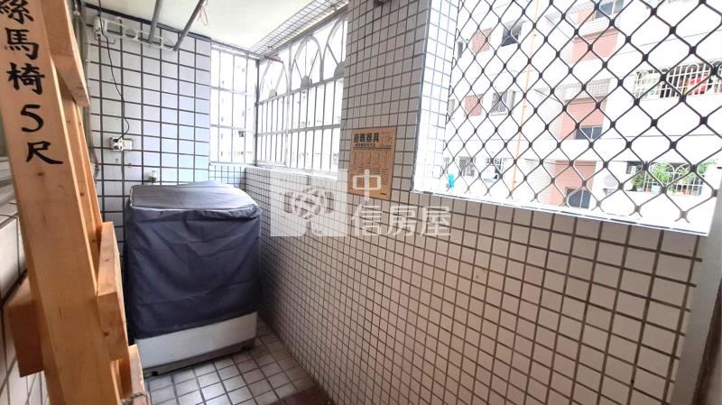 南區工學長億陽光三房車位房屋室內格局與周邊環境