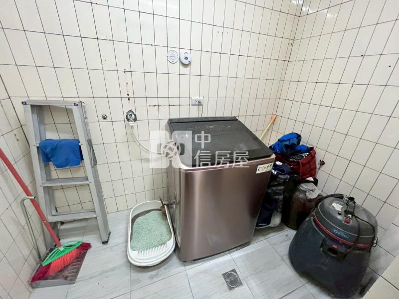 軟體園區8米活路六房臨路車庫美透天房屋室內格局與周邊環境