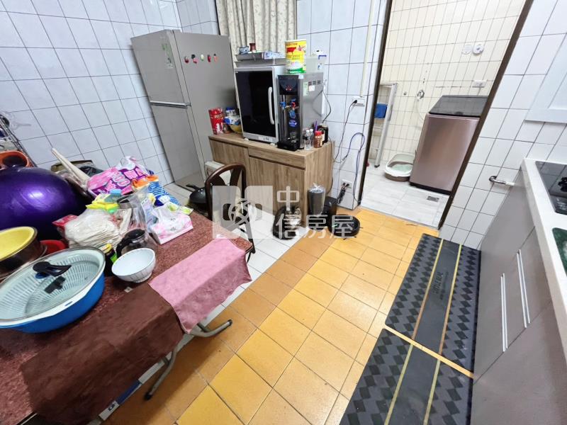 軟體園區8米活路六房臨路車庫美透天房屋室內格局與周邊環境