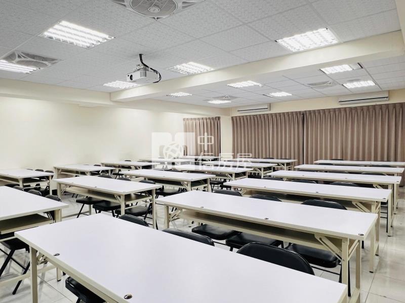 市中心商用辦公室房屋室內格局與周邊環境