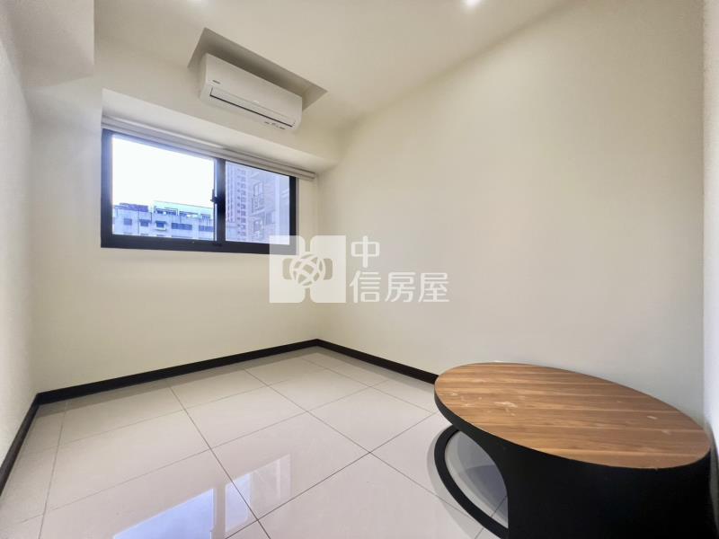 桃園站前輕裝潢露台2房車房屋室內格局與周邊環境
