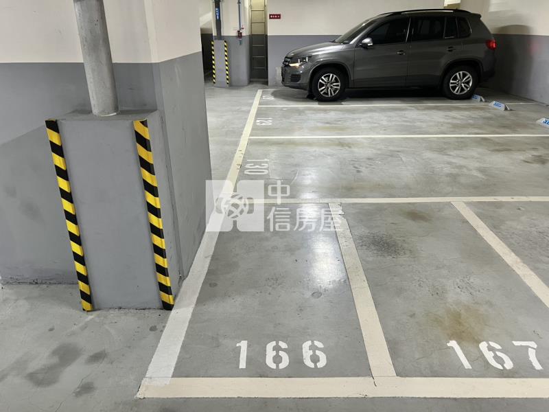 桃園站前輕裝潢露台2房車房屋室內格局與周邊環境