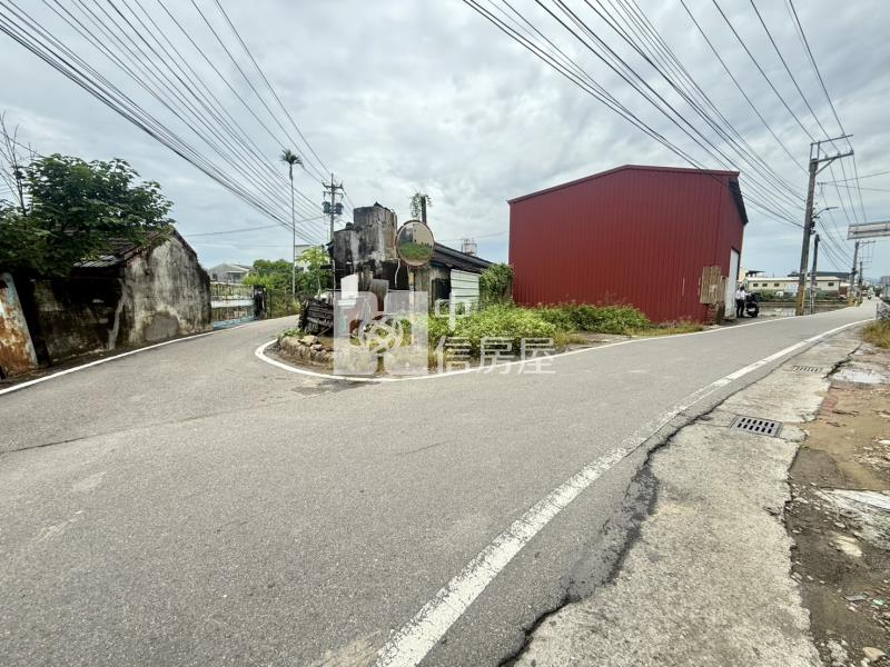 烏日低總價雙臨路建地房屋室內格局與周邊環境