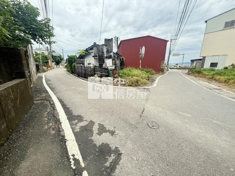 烏日低總價雙臨路建地房屋室內格局與周邊環境