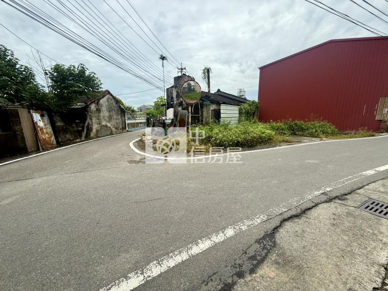 烏日低總價雙臨路建地房屋室內格局與周邊環境