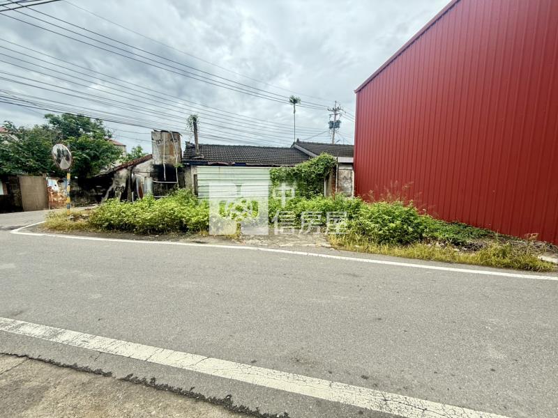 烏日低總價雙臨路建地房屋室內格局與周邊環境