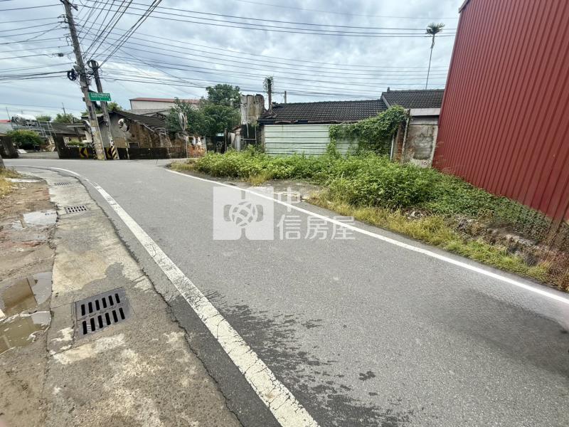 烏日低總價雙臨路建地房屋室內格局與周邊環境