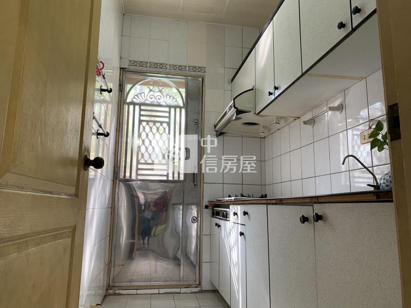 孔雀皇朝-樓中樓庭院四房雙車位房屋室內格局與周邊環境