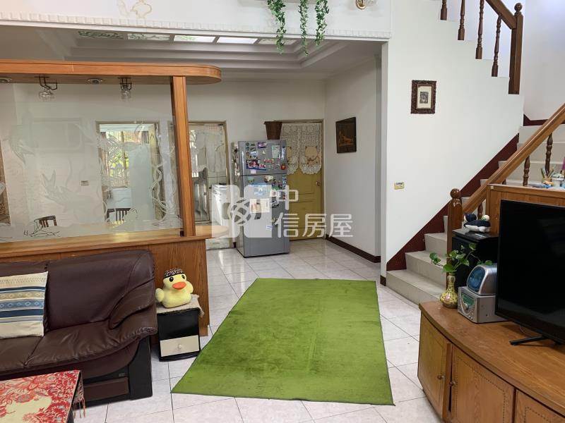 孔雀皇朝-樓中樓庭院四房雙車位房屋室內格局與周邊環境