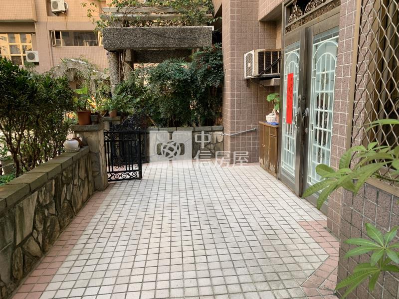 孔雀皇朝-樓中樓庭院四房雙車位房屋室內格局與周邊環境
