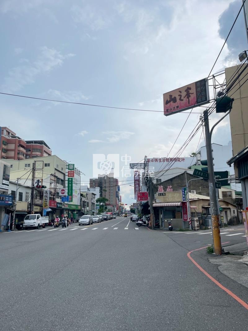斗六雲林路旁大面寬建地房屋室內格局與周邊環境