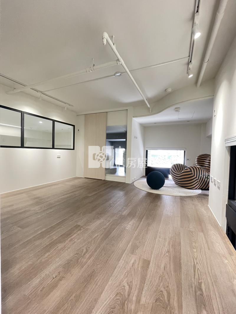 文心愛悅(A8棟)邊間朝南裝潢戶房屋室內格局與周邊環境