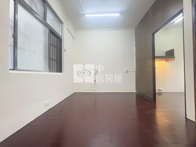 青埔旁門前停車超值透天房屋室內格局與周邊環境